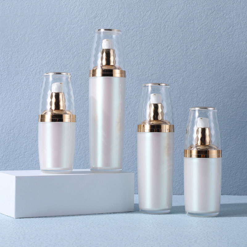 Botella con bomba acrílica en  - Essence Serum Toner reseña y precio
