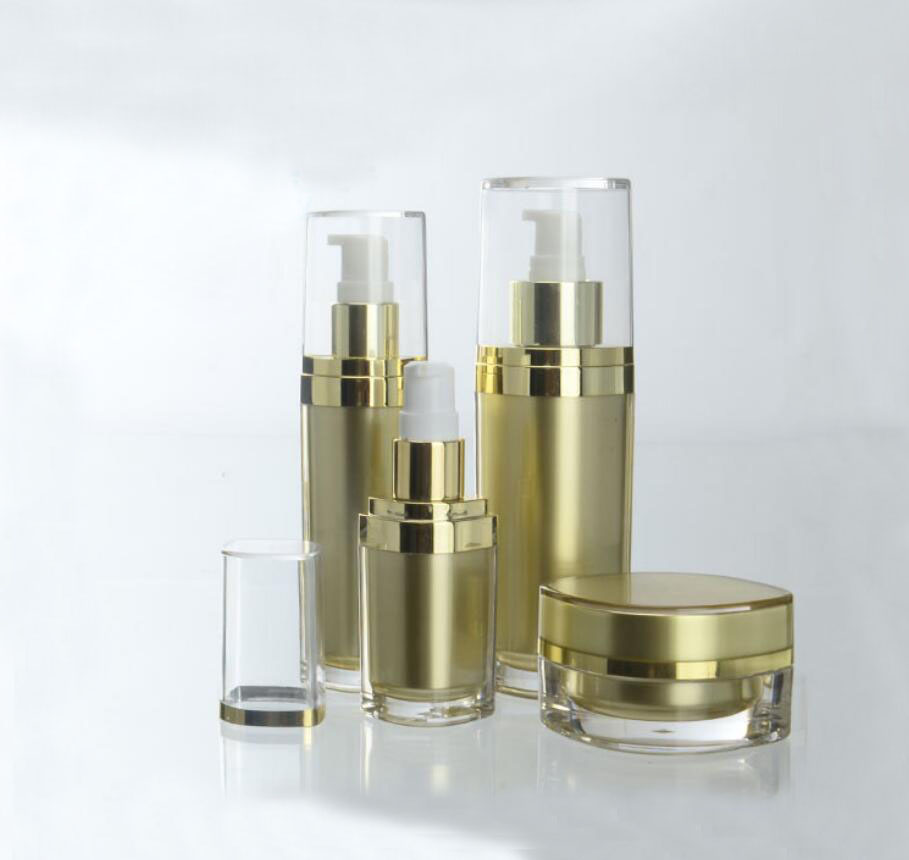 Botella acrílica dorada de 15m - Essence Serum Toner reseña y precio